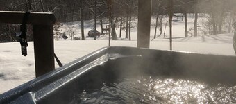 Rustic Log Cabin next to the Hoosier National Forest in the Ohio River Valley