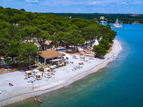 Snorkeling, windsurfing, beach volleyball, kayaking. Arena One 99 Glamping