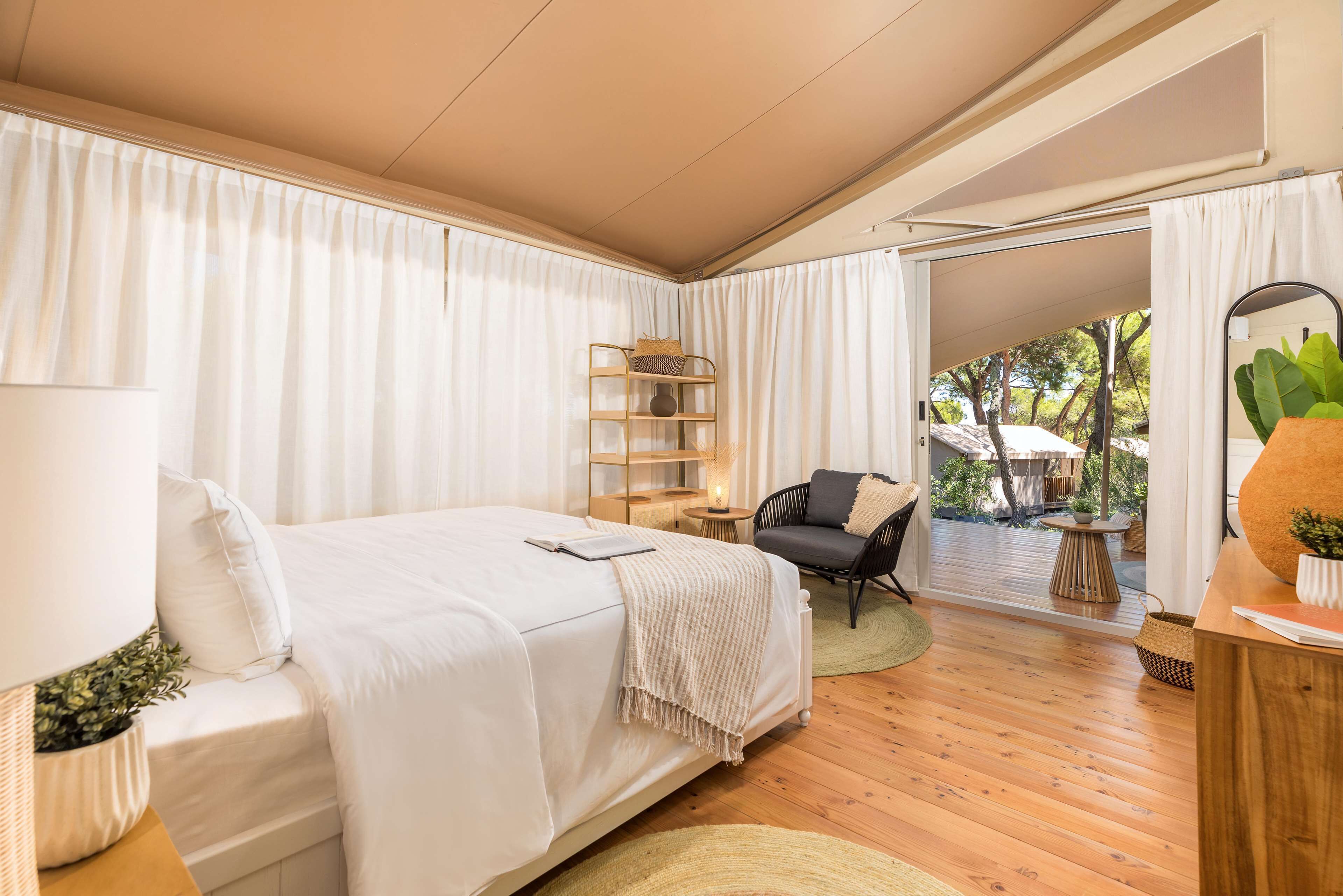 Grand Escape Luxury Suite | In-room safe, desk, laptop workspace, free WiFi