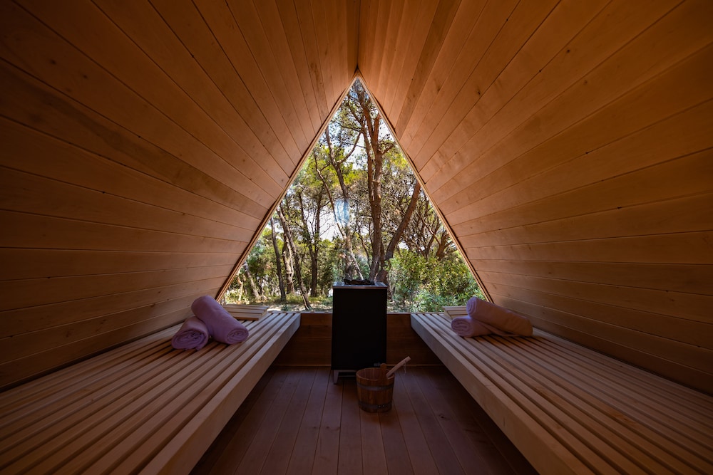 Arena One 99 Glamping by null