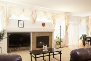 Smart TV, fireplace, DVD player, books