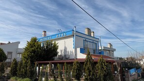 Façana frontal de l'allotjament