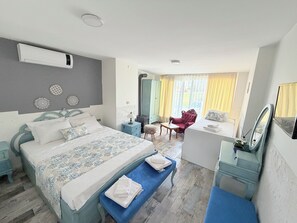 Family Double Room, Berbilang Katil, Non Smoking, Garden Area | Cadar Frette Itali, gebar bulu kapas, busa memori, bar mini 