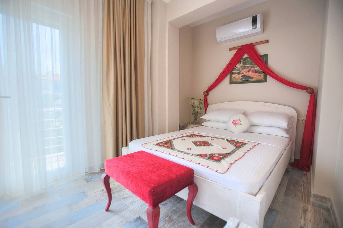 Traditional Double Room, 1 Bedroom, Non Smoking, Hill View | Frette Italian sheets, down comforters, memory foam beds, minibar