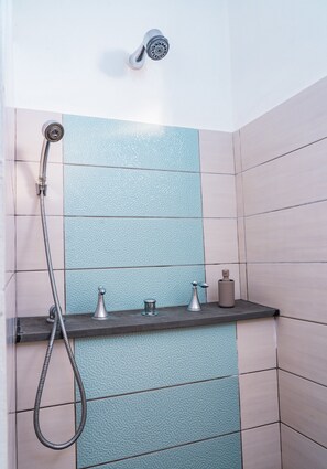 Regadera en el baño