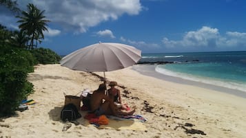 Pantai di sekitar