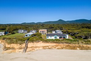 Exterior - Ocean Front Home With Hot Tub On Miles Of Sandy Beach! (Yachats)