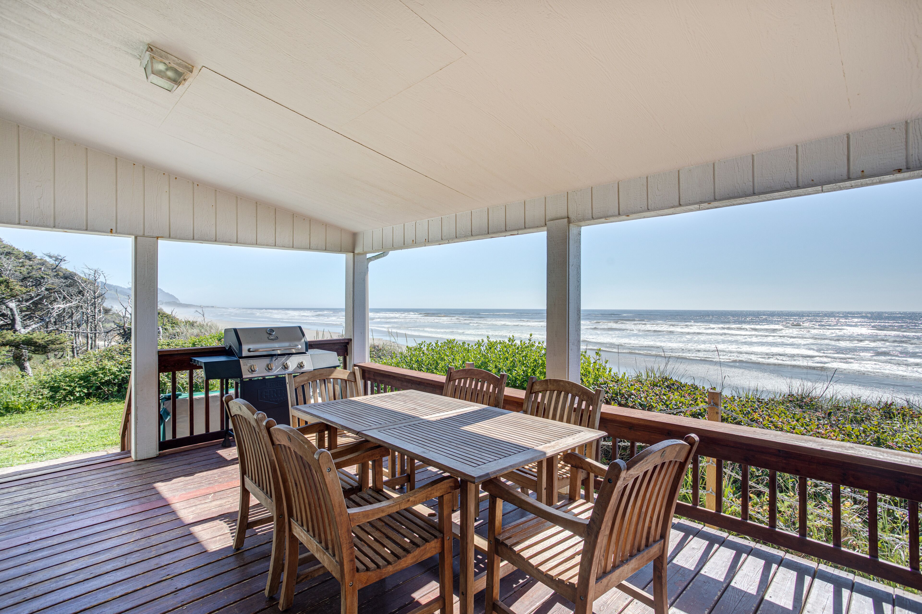 Ocean Front Home With Hot Tub On Miles Of Sandy Beach!