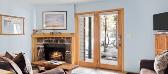 Avant-poste: Spruces Unit 3