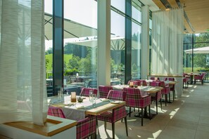 Breakfast, lunch, dinner served; local and international cuisine  - Hotel Edita (Scheidegg)