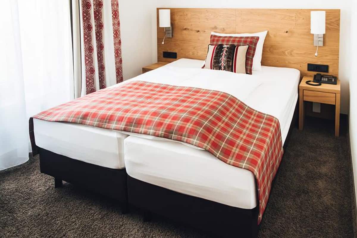 Comfort tweepersoonskamer, voor 1 persoon, uitzicht op tuin | 1 slaapkamer, luxe beddengoed, een minibar, een kluis op de kamer