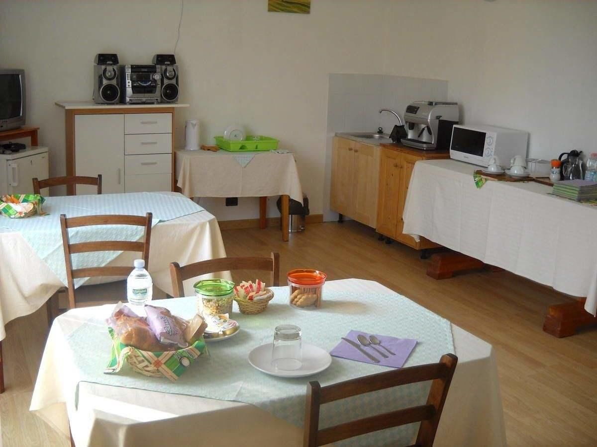 Daily continental breakfast (EUR 5 per person)