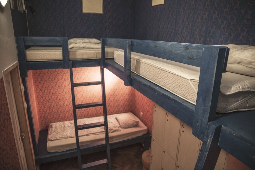 Baroque Hostel by null