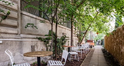 Baroque Hostel & Coworking