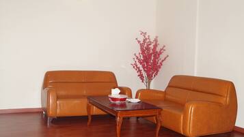 Flat-screen TV, fireplace