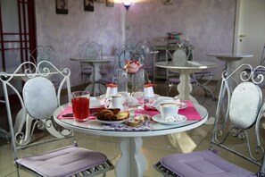 Breakfast, lunch and dinner served - Hotel Hasta Resort (Asti)