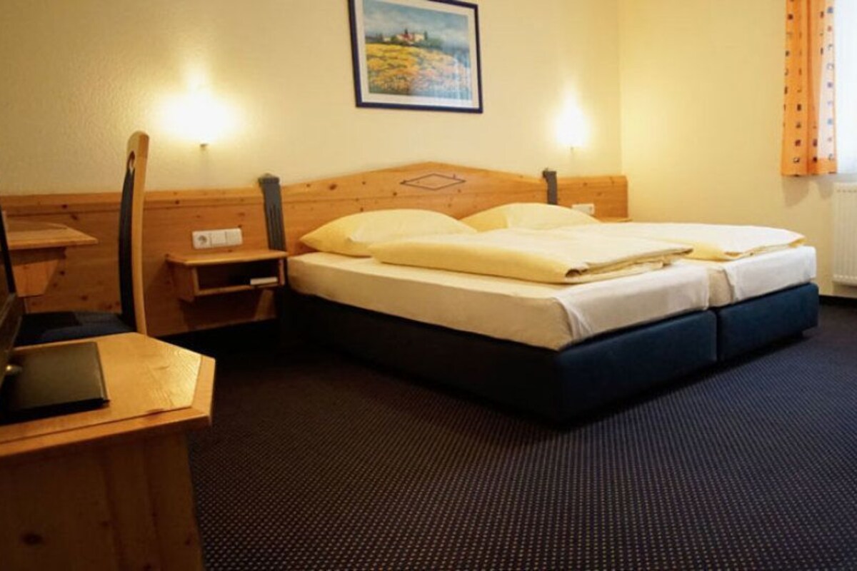 Desk, soundproofing, cribs (surcharge), WiFi (free)