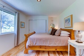 3 bedrooms, iron/ironing board, free WiFi, bed sheets