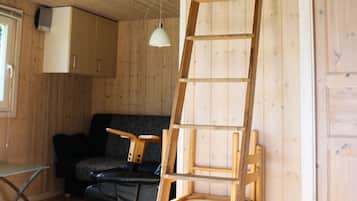 Cabin, 2 phòng ngủ | Khu phòng khách | TV màn hình phẳng