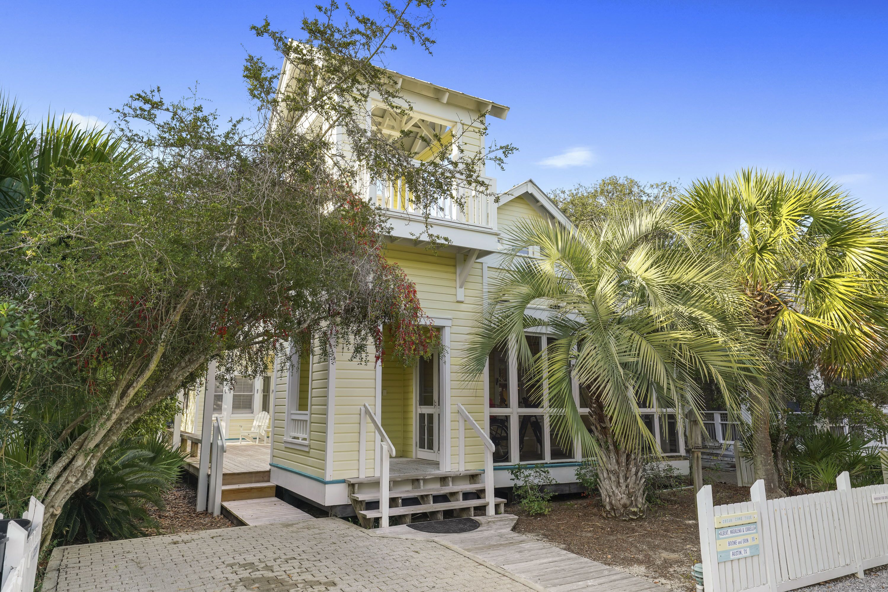 4 HOUSES TO BEACH IN SEASIDE, SEVERAL PORCHES & TOWER! Dream Come True