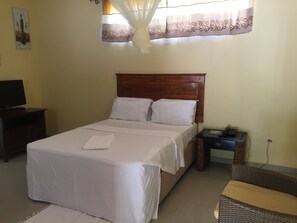 スタンダード ダブルルーム ガーデンビュー | デスク、WiFi (無料)