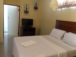 Standard Double Room, Garden View | Television - Chita Lodge - Kafue (Kafue)