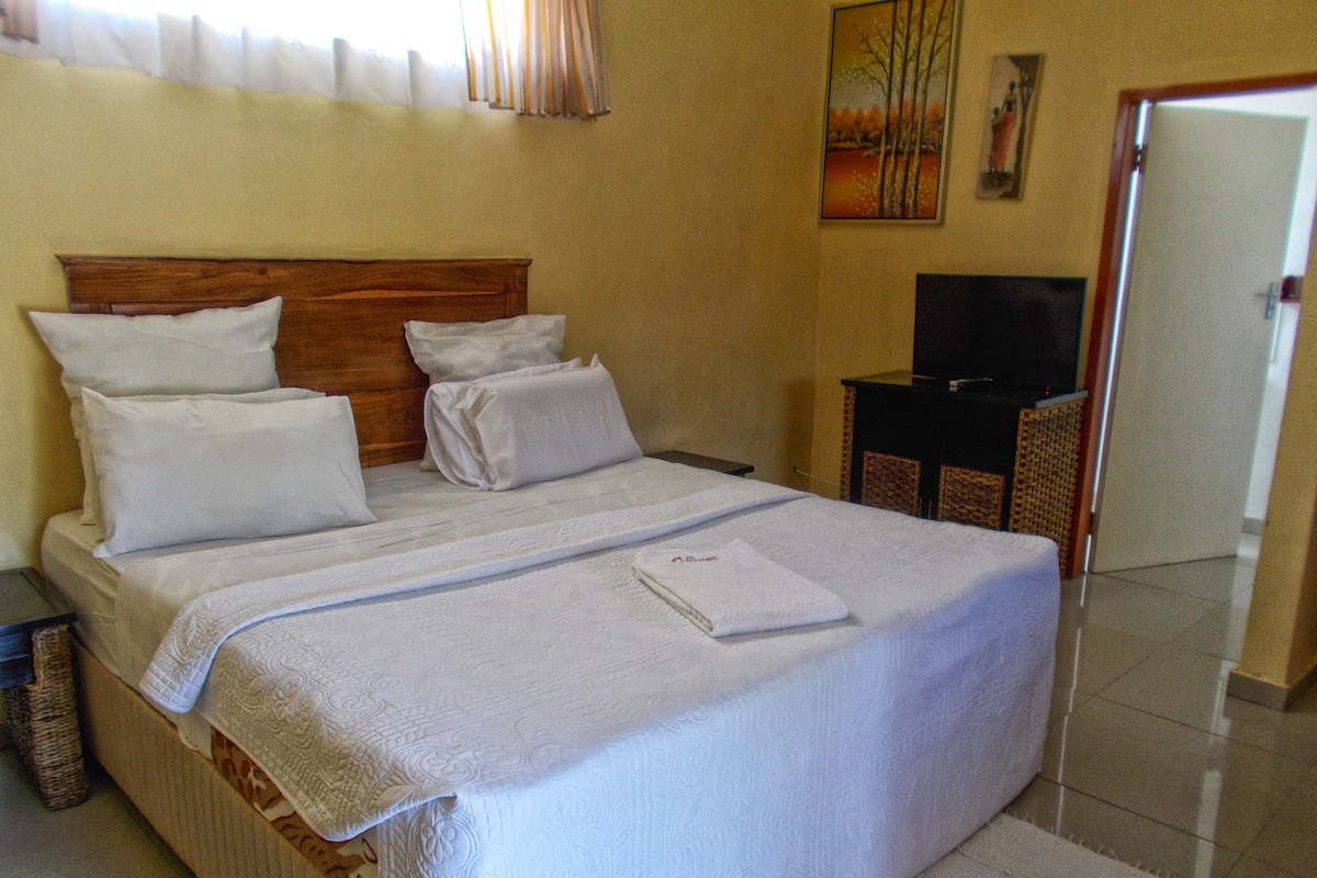 Standard Double Room, Garden View | Desk, free WiFi