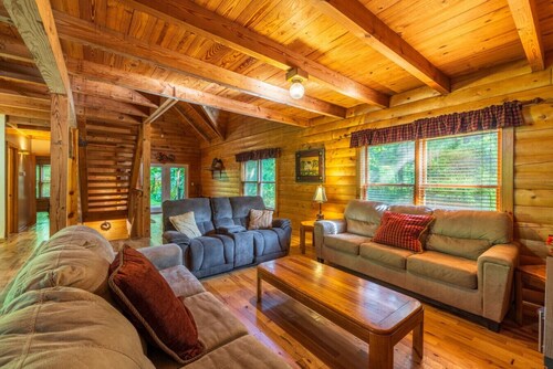 Mökki; lapsi ja lemmikkieläinystävällinen; hi-speed / kaapeli / WiFi; rock outcroppings 