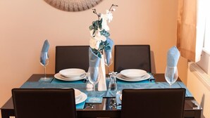 Dining - Courthouse Apartments (Watford)