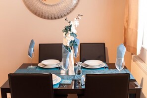 Dining - Courthouse Apartments (Watford)