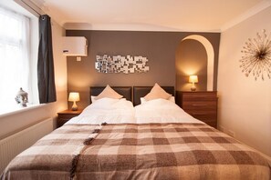 Apartment, 2 Bedrooms | 2 bedrooms, iron/ironing board, WiFi (free), bed sheets - Courthouse Apartments (Watford)