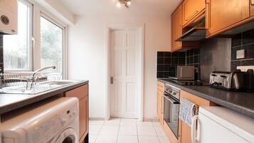 Apartment, 2 Bedrooms | Private kitchen | Fridge, microwave, oven, stovetop