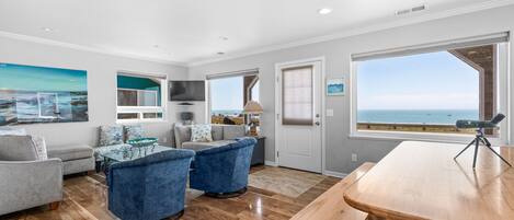 Télévision, livres, espaces bureaux