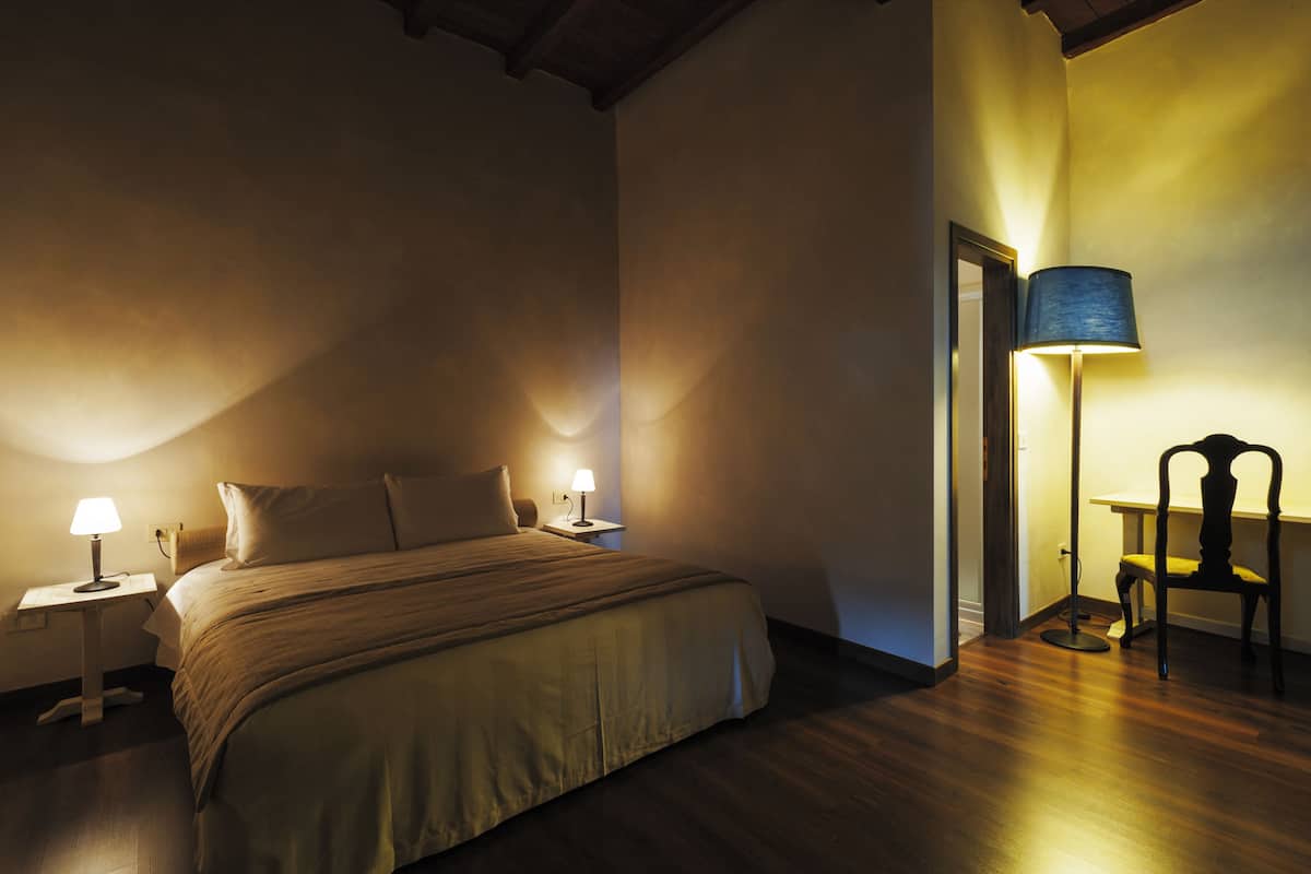 In-room safe, desk, rollaway beds, bed sheets
