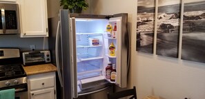 Fridge, microwave, oven, stovetop - SEE SEAEN Oceano Pismo Grover Avila Shell Beach  (Oceano)