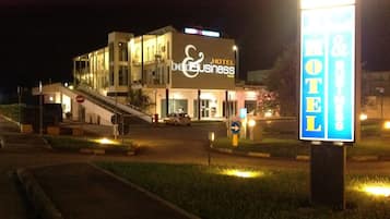 Façade de lâhĂ©bergement - soirĂ©e/nuit