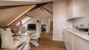 Penthouse | 1 bedroom, in-room safe, blackout curtains - Santa Justa 77 -Lisbon Luxury Apartments (Lisbon)