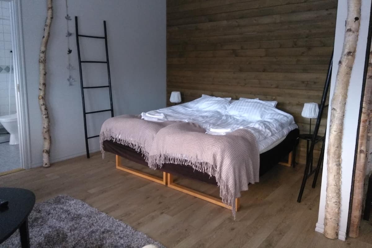 Suíte, banheira de hidromassagem | Cortinas blackout, ferros/tábuas de passar roupa, berços grátis