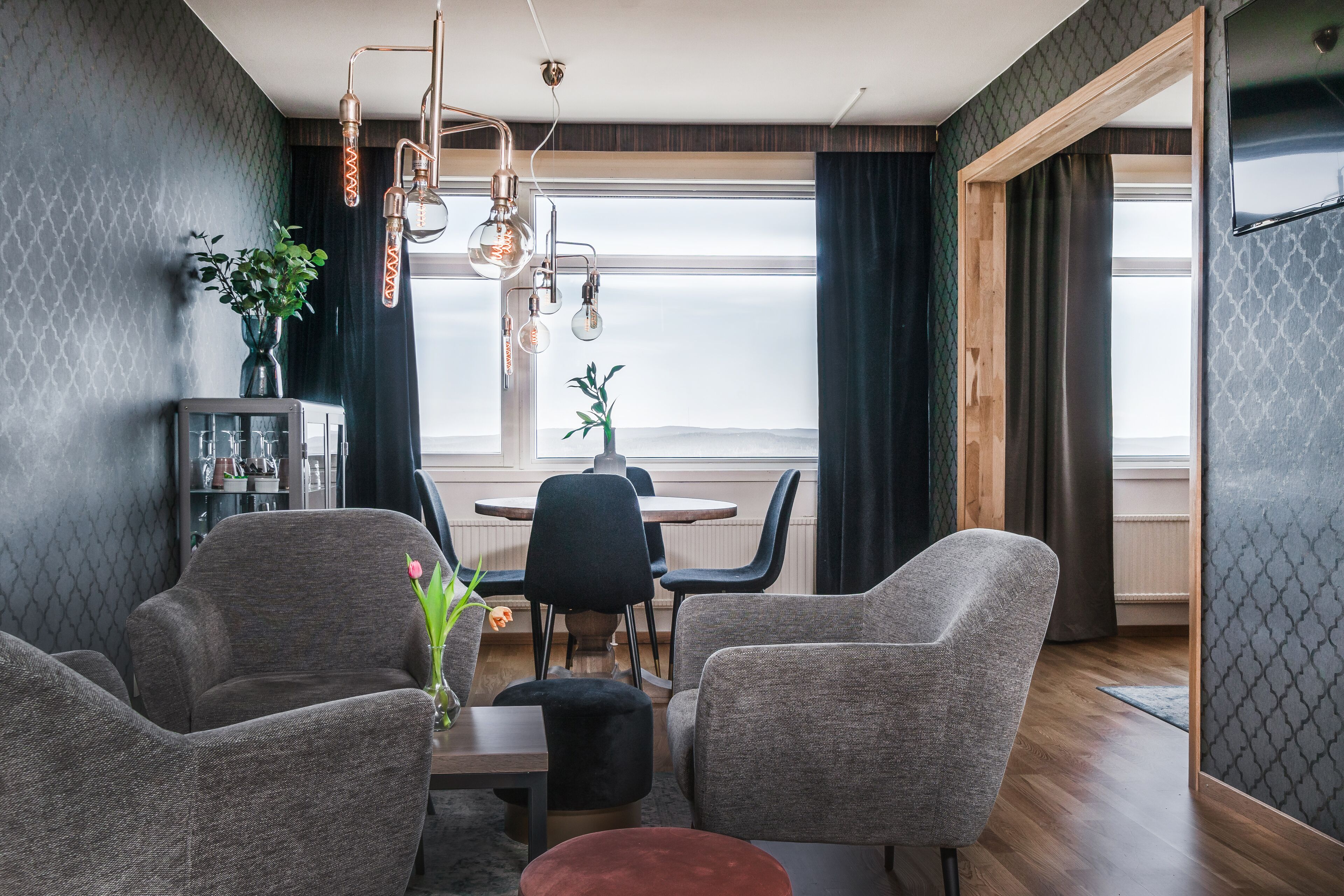 junior suite | minibar, in-room safe, blackout curtains, iron/ironing board