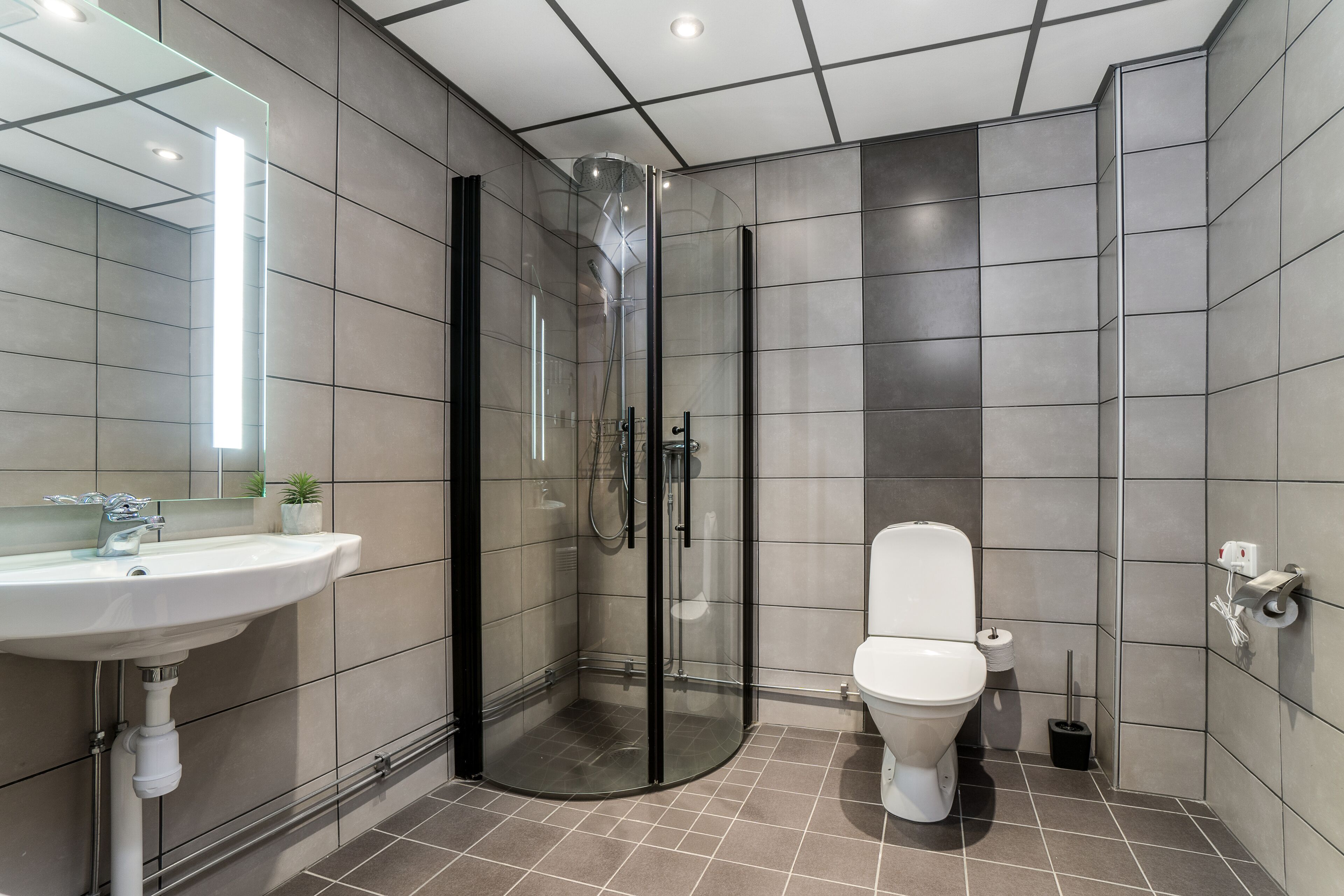 shower, free toiletries, hair dryer, slippers