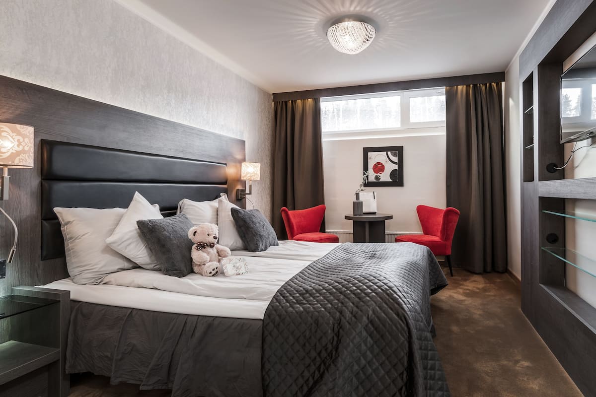 cabin room, double or twin - small window - excl. spa access (pets not allowed) | minibar, in-room safe, blackout curtains, iron/ironing board