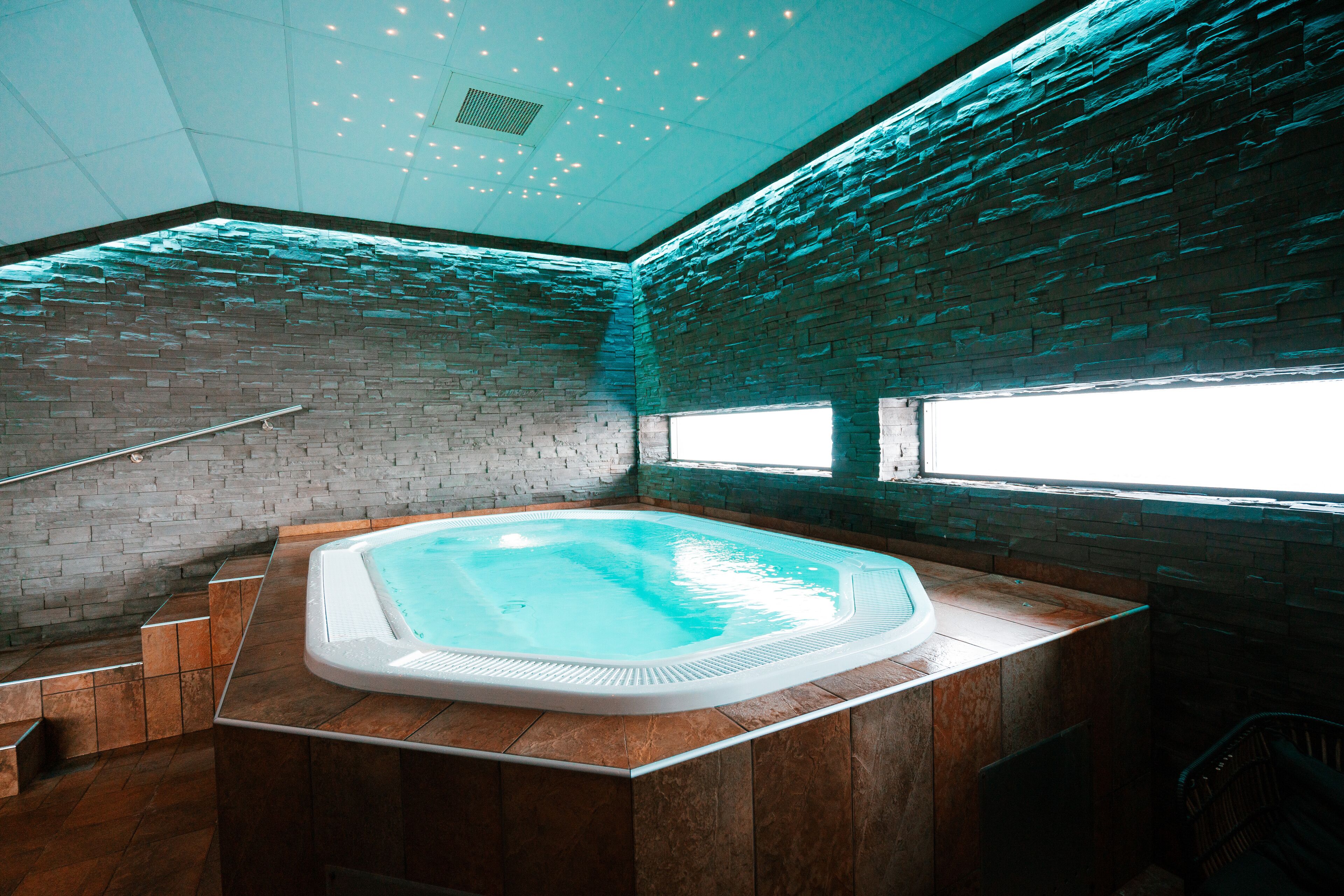 Indoor spa tub