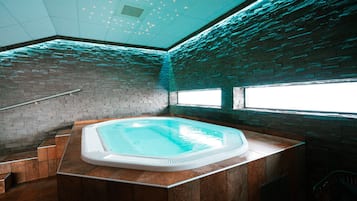 Indoor spa tub