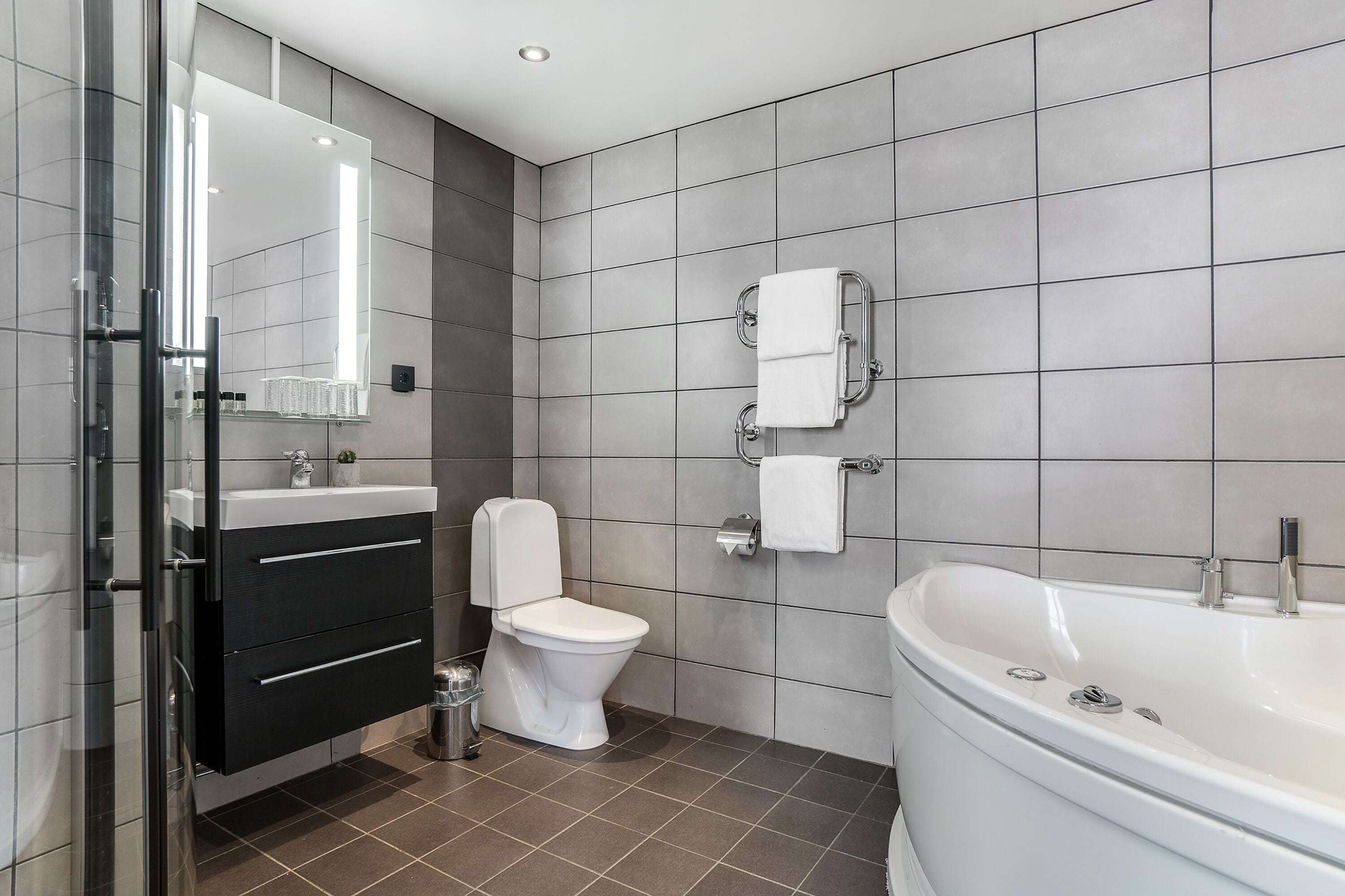 junior suite | bathroom | shower, free toiletries, hair dryer, slippers