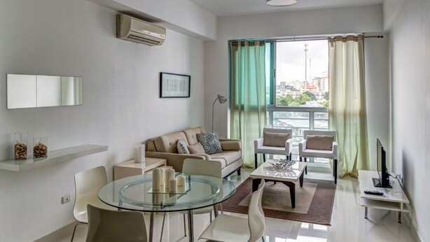 Condo superior, 2 quartos, 2 banheiros | Área de estar | TV de tela plana
