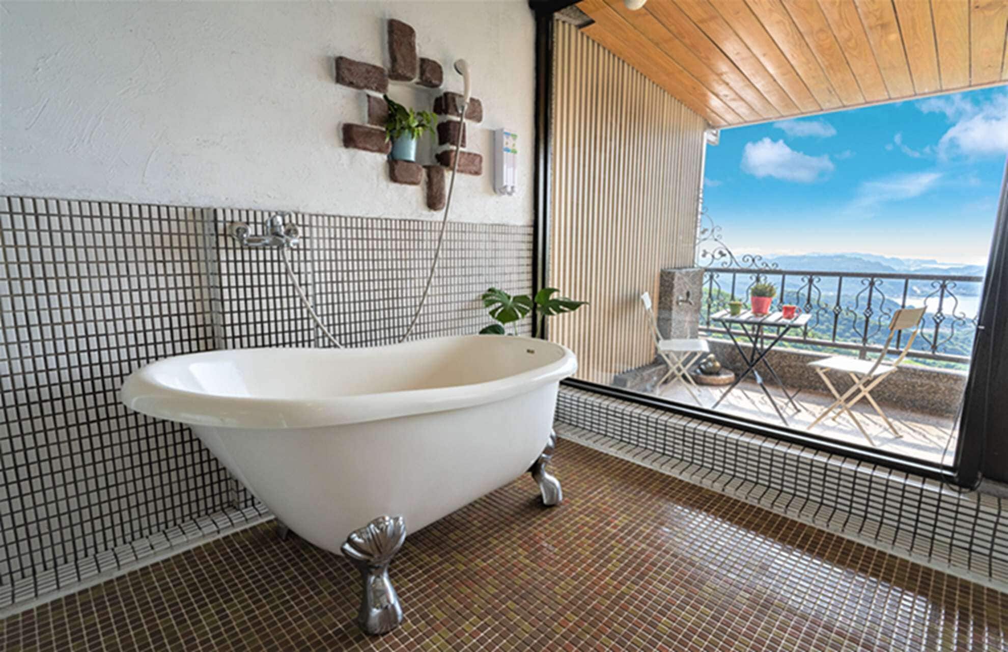 Superior tweepersoonskamer, balkon, uitzicht op zee | Badkamer | Gratis toiletartikelen, een haardroger, pantoffels, handdoeken