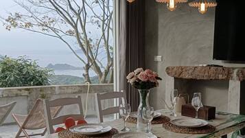 Chambre Quadruple Signature, balcon, vue mer | Rideaux occultants, chambres insonorisées, Wi-Fi gratuit