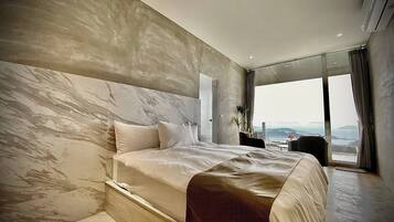 Romantic Double Room, Balcony, Sea View | Living area | Flat-screen TV