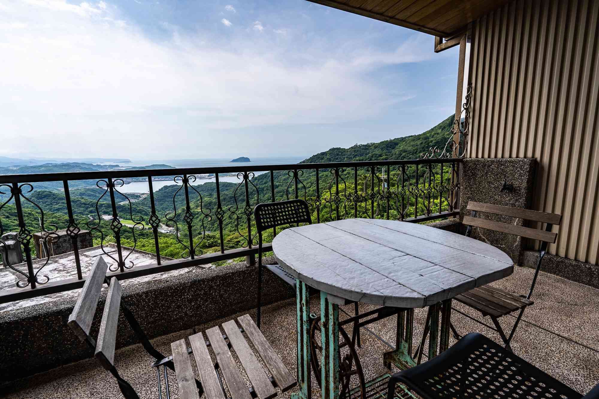 Habitación familiar, varias camas, balcón, vistas al mar | Terraza o patio