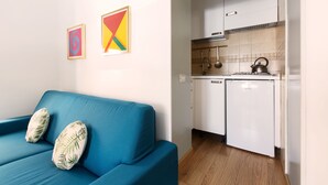 Apartment, 1 Bedroom, Non Smoking, City View | Private kitchenette | Coffee/tea maker, full-sized fridge, microwave, stovetop - Rome Accommodation - Farnese (Rome)